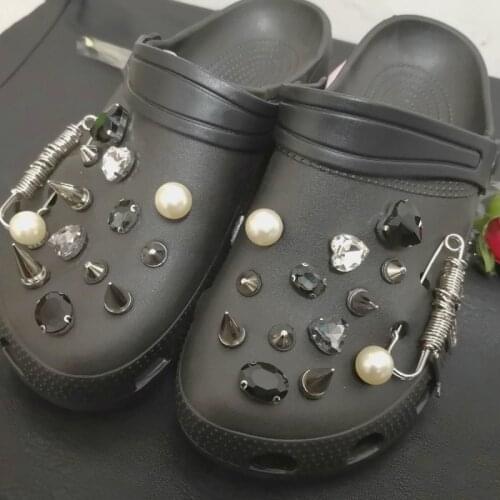 Bundle Vintage Croc Charms Luxury Charms for Crocs DIY Fashion Punk Rhinestone Shoe Charms Pin Butterfly Shoe Accessories