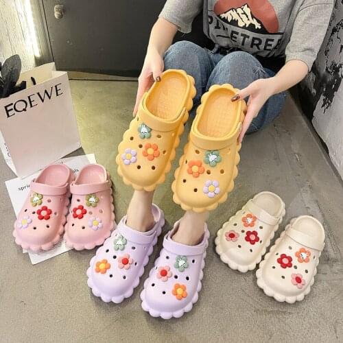 Women Beach Slippers Girl Hole Sandals Outdoor Flat Clogs Woman Cute Garden Flip Flops Ladies DIY Croc Slides Slippers Shoes