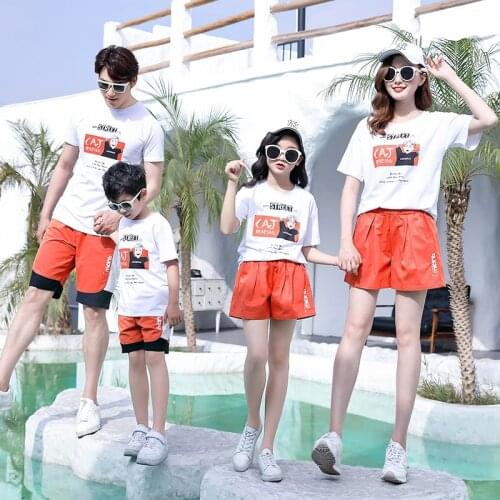 2020 new Beach Family Matching Outfits Mother Daughter Father Son girl Mommy and Me Clothes Cotton T-shirt+Shorts Clothing Sets