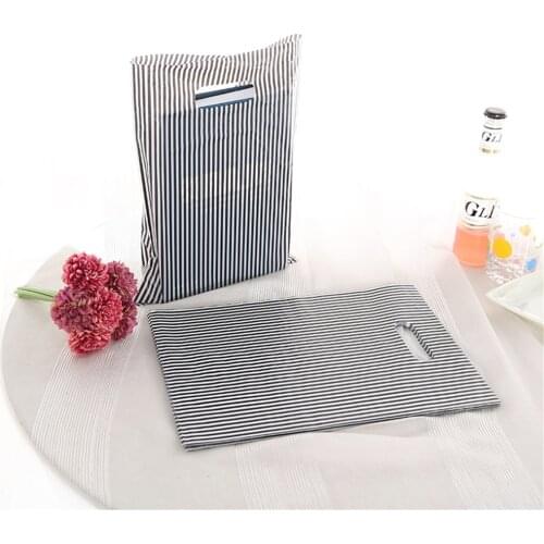 100pcs/pack Plastic Carrier Bags White&Black Stripe Design Boutique Package For Festival Wedding Gift 15 * 20CM