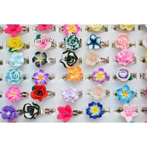 Yingwu 100Pcs Wholesale Lots Bulk Mixed Polymer Clay Children Kids Girls Finger Rings Flower Adjustable Rings For Kids