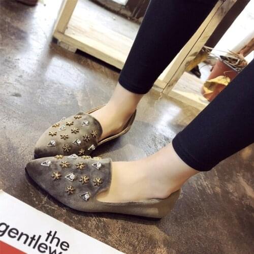 2020 Classic Flat Shoes Women Pointed Soft Solid Color Casual Pop Slip-On Rhinestone Studs Luxury Design Sapato Feminino W33-52