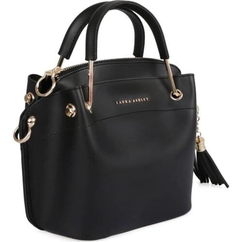 Womens Tassel Detail Shoulder Bag Black Hand strap metal detaylıdır. One zipper piece 3 main compartment is available