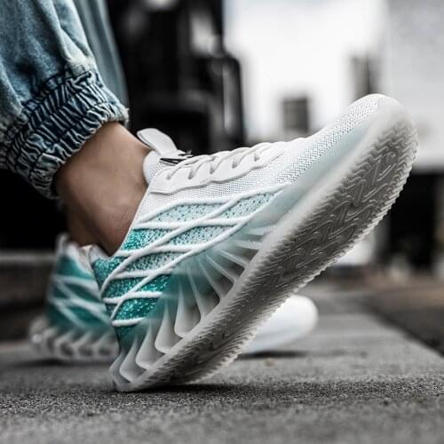 Mens Sports Shoes New Breathable Mesh Lightweight Shock Absorbing Running Shoes Casual Increase Sports Shoes Fashion TennisShoe