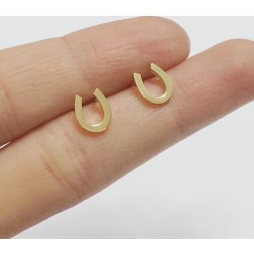 1Pair- Fashion Lucky Horseshoe Stud Earrings Horse Shoe Hoof Earrings Cute Letter Alphabet Initial U Stud Earrings