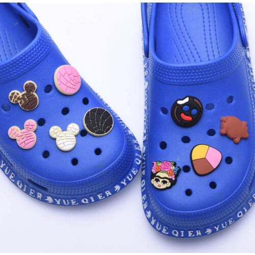 1pcs PVC Polar Bear Croc Charms Childrens Cartoon Shoes Accessories Decorations Clogs Button Charm for Sandals And Bracelets