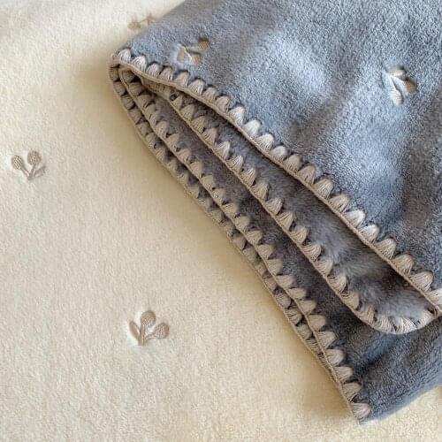 Flannel Throw Blanket Soft Embroidery Sofa Decorative Blankets Kids Bedding Blanket Fleece Deken Background Home Decor 120x150cm