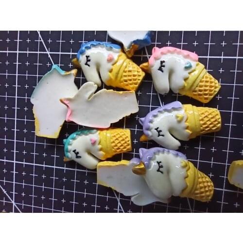 1pcs/lot Resin flat back Fart unicorn horse 29mm Ornaments Micro landscape Ornaments Creative Home Gardening Decorations