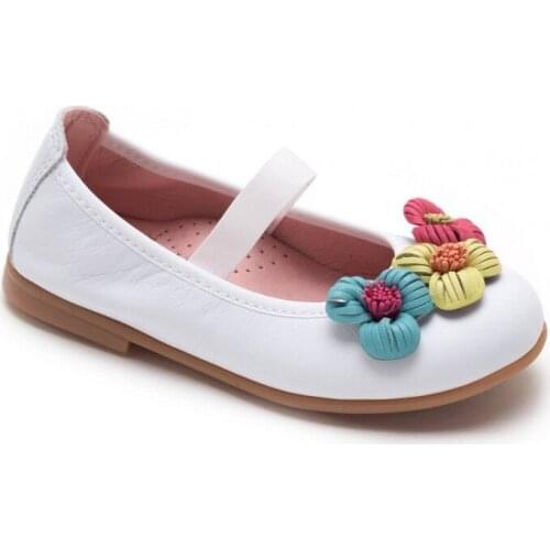 Pablosky Girls leather brogues with flowers at the instep