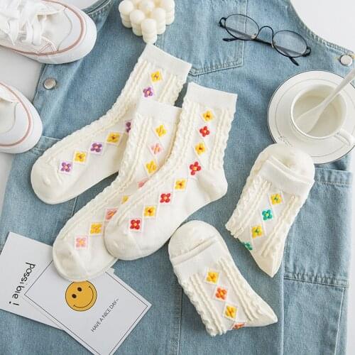 2021 Vintage Autumn Embroidery Flowers Socks For Women Casual Korea Style Fashion Cute Cartoon Flowers Cotton Socks