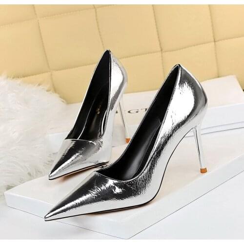 Metal Heel with High-heeled Shiny Patent Leather Shallow Mouth Pointed Sexy Sexy Nightclub Was Thin Heels Wedding Shoes Banquet