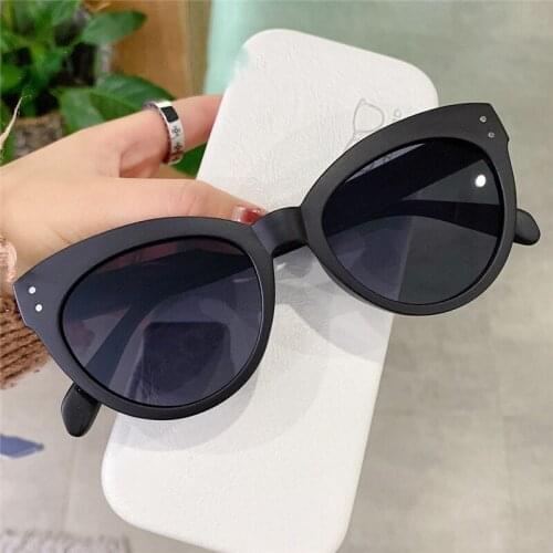 Fashion Luxury Cat Eye Women Sunglasses Retro Nails Decoration Eyewear Trending Men Round Gradient Lens Sun Glasses Shades Uv400