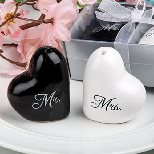 Bridesmaid Gifts Mr&Mrs Spice Jar Wedding Favors and Gifts Salt & Pepper Shaker Wedding Gifts for Guest Party Favors Supplies