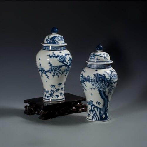 Chinese Antique Qing Qianlong Stamp Blue White Porcelain Hand-Painted Plum Blossom Ceramic Vase storage jar