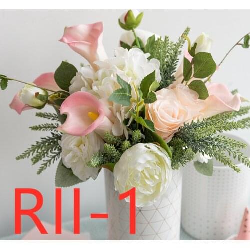 New high-end simulation wedding decoration bride holding a bouquet of flowers to take photos of the fake flowers set RII