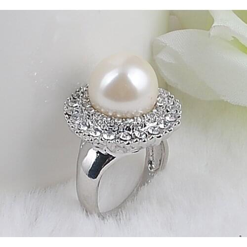 Trendy Round Engagement Rings For Women Big Pearl Shiny Rhinestone Rings Fashion Jewelry