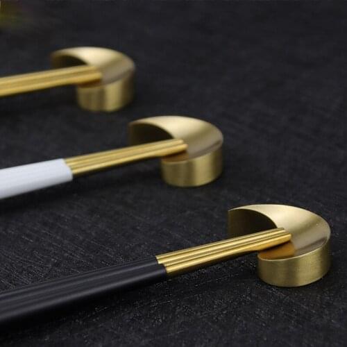 Qiansi New Design Crescent Brass Chopstick Holder for Hotel Tableware Furniture Dining Table Rack Decoration Decoration