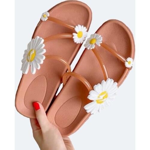 2020 Womens Shoes New Fashion Little Daisies Summer Style Fashion Wear Flat Bottom Cute Personality PVC Non-slip Women Slippers