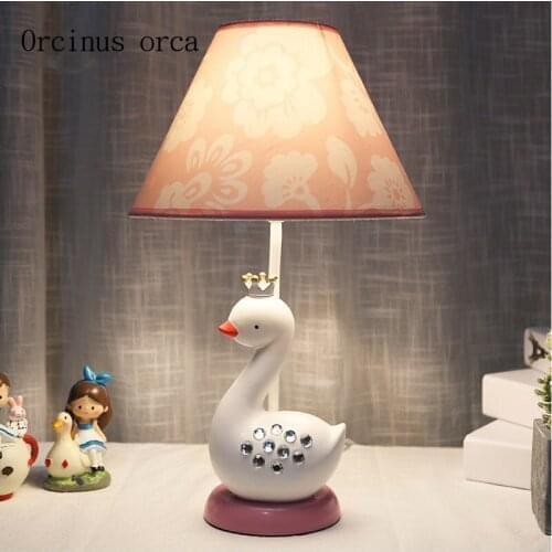 Creative cartoon Swan desk lamp girl bedroom childrens room Princess room light modern minimalist resin bird desk lamp