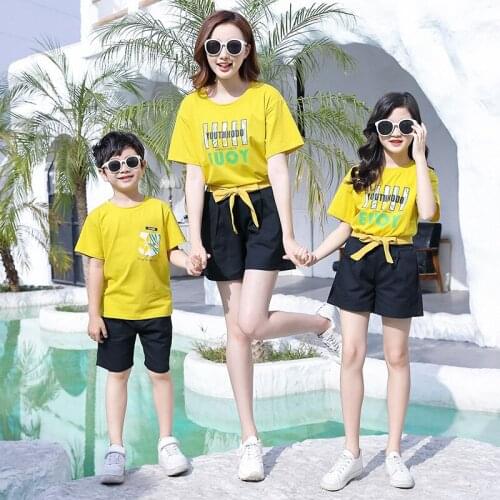 2020 new Beach Family Matching Outfits Mother Daughter Father Son girl Mommy and Me Clothes Cotton T-shirt+Shorts Clothing Sets