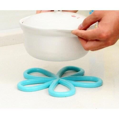 New Cup Mat Silicone Coaster Anti-slip Coffee Tea Mats Pad Lace Flower Hollow Doilies Table Placemat Kitchen Accessories