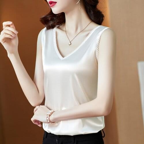 Lace V-neck top Korean style super hot fashion sexy top vest ladies slim lace V-neck outer wear vest