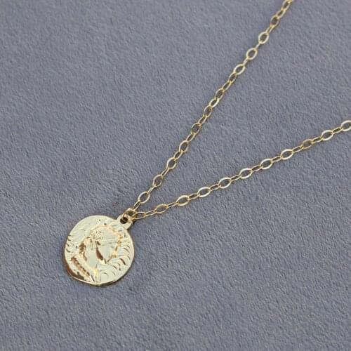 Creative Design Classic Queen Tableau Pendant For Women Vacuum Plating gold-plated Necklace 42cm Chain Choker Trendy Jewelry