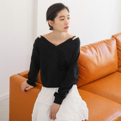 Black Tops Women Spring 2020 Korean Style Vintage Hollow Out Off Shoulder V Neck Long Sleeve Cotton T-shirt tee shirt femme T473