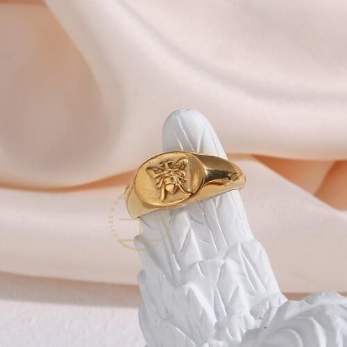 Gothic PVD Plated Stainless Steel Ladies Jewelry Female Sexy Body Shape Rings Girls Bee Signet Finger Ring Accessories for Women