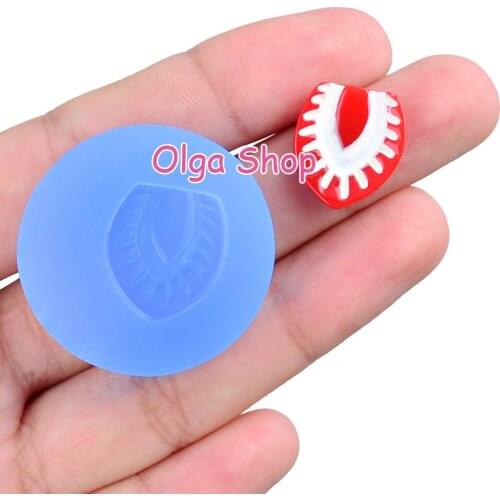 PYL165 15.5mm x 13.5mm Strawberry Silicone Mold Fondant Cake Decoration Candy Resin Clay Earrings Necklace Craft Soap Candle