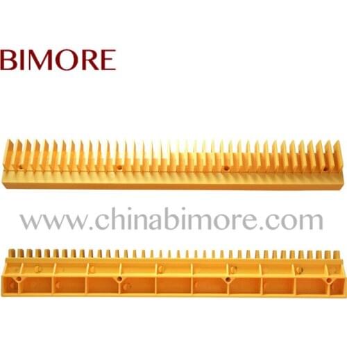 H2106212 32188940-M Escalator Stainless Steel Step Demarcation Length 318mm Width 43.5mm 38T