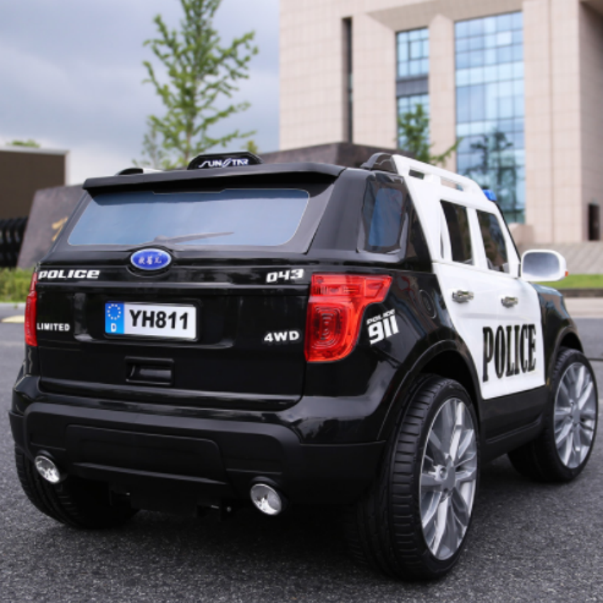 The New Childrens Electric Car Four-wheel Off-road Vehicle Swing Function Police Car,Super cool off-road electric car toy gift
