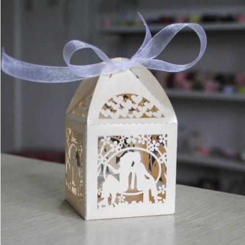 Cream color wedding supply souvenirs box with pale green robbins from YOYo for individuation design