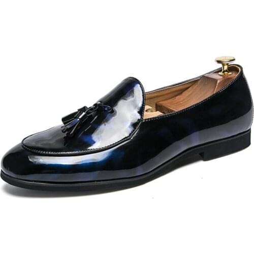 2021 New Autumn Solid Color Gradient Tassel Glossy Slip-On Gentleman Mens Shoes Breathable Casual Office Males Loafers