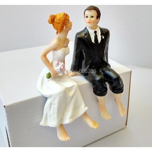 Wholesale 20pcs/LOT Funny Resin Couple Bride and Groom Figurines Wedding Dolls Cake Topper- Sitting Couple