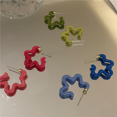 ZN Fashion Colorful Hollow Flower Metal Spray Paint Asymmetrical Color Simple Hoop Earrings for Women Party Jewelry Gifts