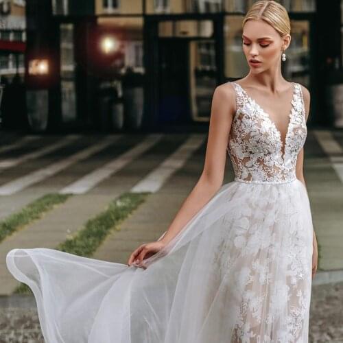 Champagne Lining Illusion V Neck Wedding Dress Floral Appliqued Backless Beach Boho 2021 A Line Summer Beading Photo Bridal Gown