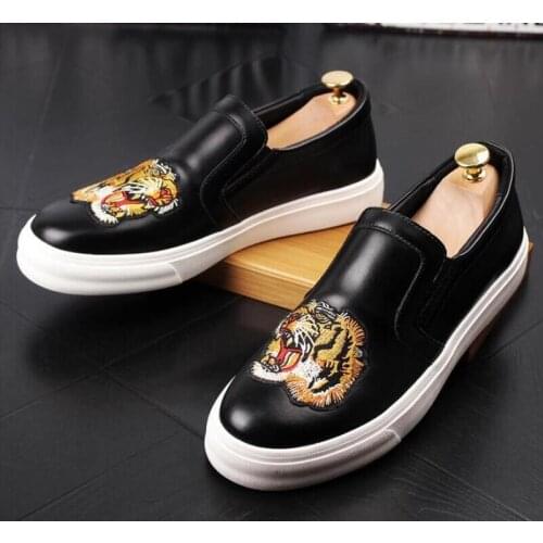 Brand New Arrival Men Fashion Loafers Print Tiger Embroidery Wedding Shoes Moccasins Male Homecoming Men Sneakers