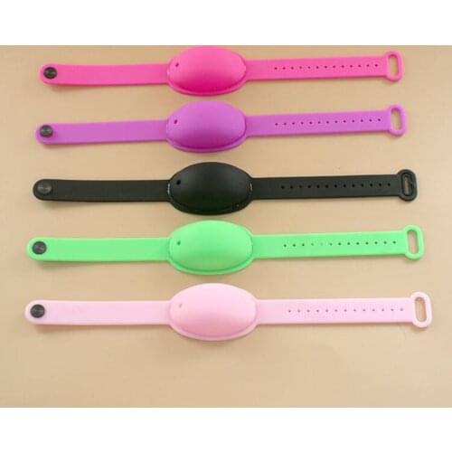 Silicone Wristband Hand Dispenser Wearable Hand Sanatizer Wristband Dispenser Soap Dispenser Bracelet Desinfectant