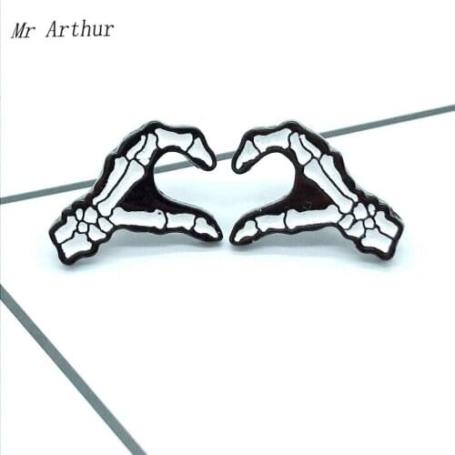 2 Pce/set Hand Bone Heart-Shaped Enamel Pin White Skeleton Brooch Backpack Clothes Lapel Halloween Jewelry Gift for Friends