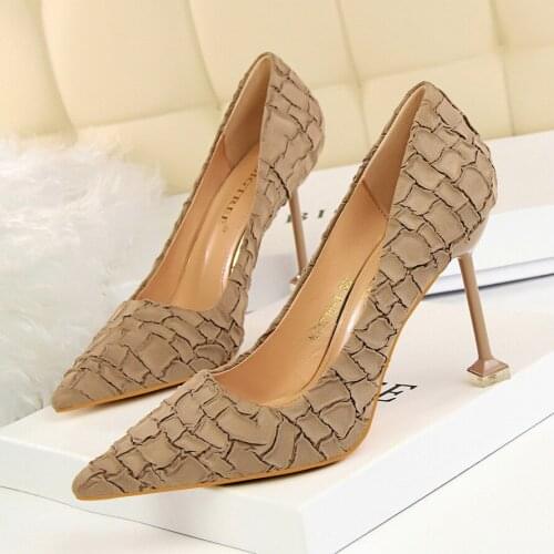 Autumn Women Shoes Pointed Toe Pumps 9.5CM Thin Heels Wedding Dress Flock Vintage Stone pattern Sexy High Heels Boat Shoes