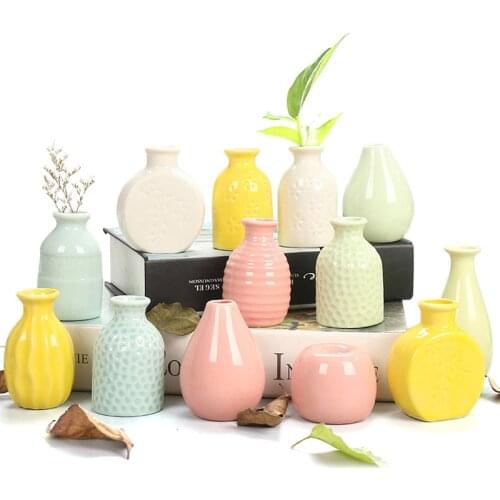 1pc Color Random Mini Ceramic Vase Office Home Decoration Small Crafts Ceramic Aromatherapy Bottle Dried Flower Holder