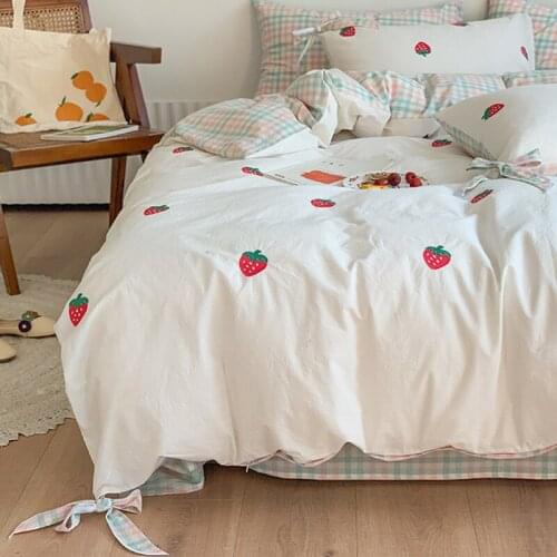 Cotton bedding set strawberry print princess style four piece set Ruffle pastoral bedding Quilt Set American extra large