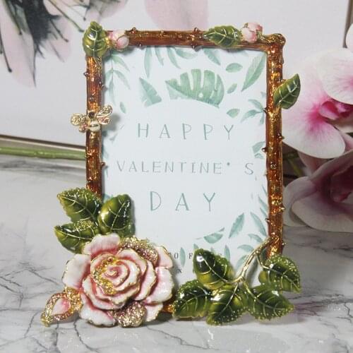 Retro Enamel Photo Frame Flower Relief Photo Frame Inlaid With Diamond Home Desktop Decoration Metal Ornament Wedding Gifts
