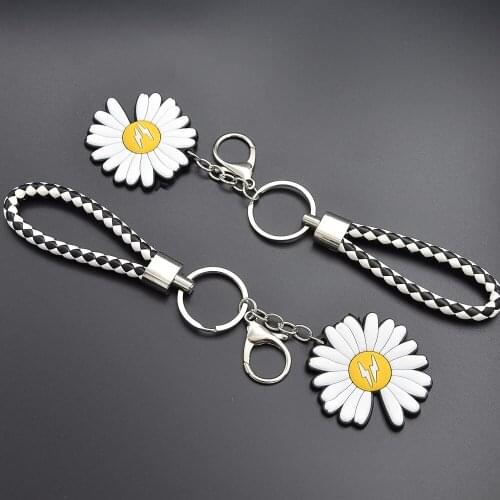 1/2Pcs Daisy Braided Leather Rope Handmade Waven Keychain Leather Key Chain Ring Holder for Car Keyrings Men Women KeyChains