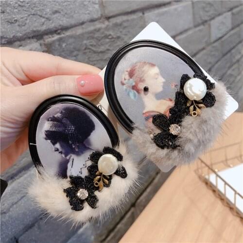New Fashion Woman Brooches Pin Cute Pom-pom Lace Flower Beauty Figure Brooch Trendy Jewelry Coat Suits Clothing Accessories