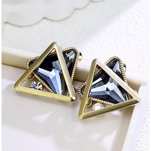 Simple Fashion Triangle Crystal Stud Earrings For Women Men Vintage Fashion Gold/Silver Color Black Stone Earrings Hip Hop Studs