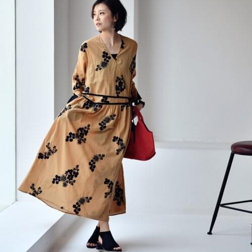 MICOCO Q5652C Literary and ancient Chinese embroidery side fork temperament V neck seven minute sleeve dress