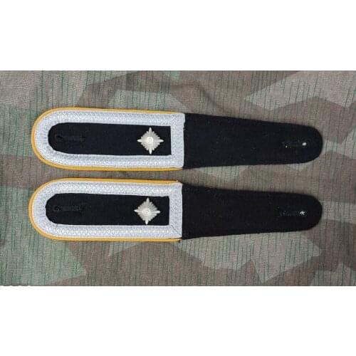 PAIR OF WWII German Elite Cavalry / Recon Feldwebel shoulder boards