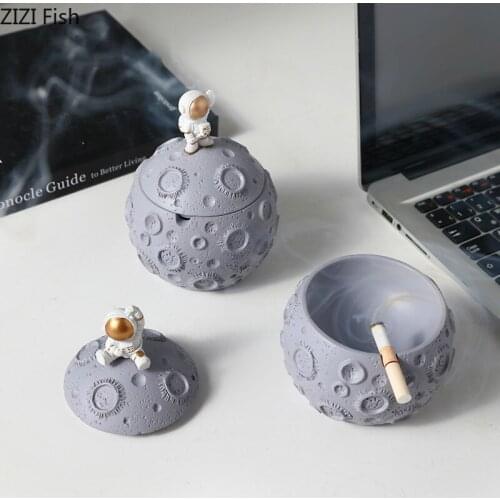 Modern Home Living Room Office Smoking Tools Astronaut Ashtray Ornaments Anti-fly Resin Cigar Ashtray Holiday Gift for Boyfriend